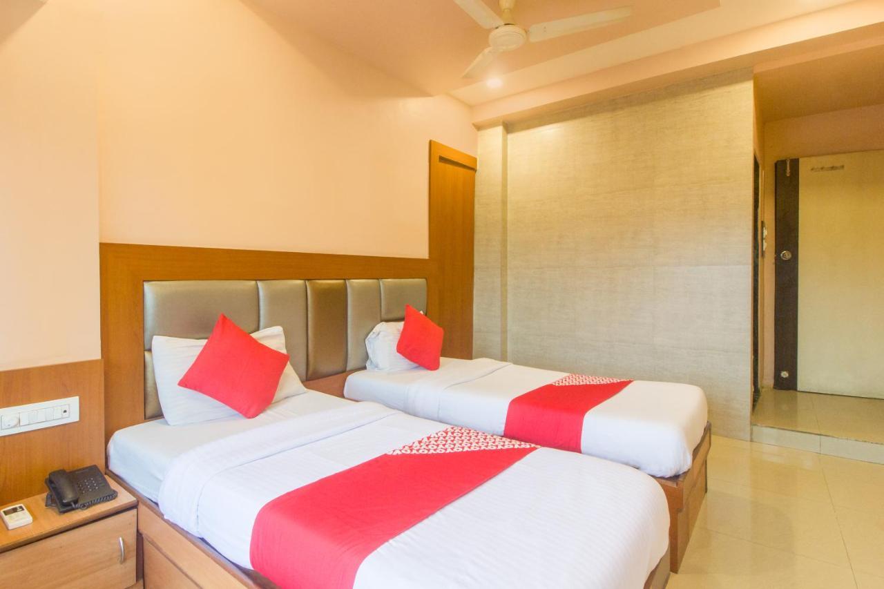Oyo Hotel Sarovar Grand Kalamboli Exterior foto