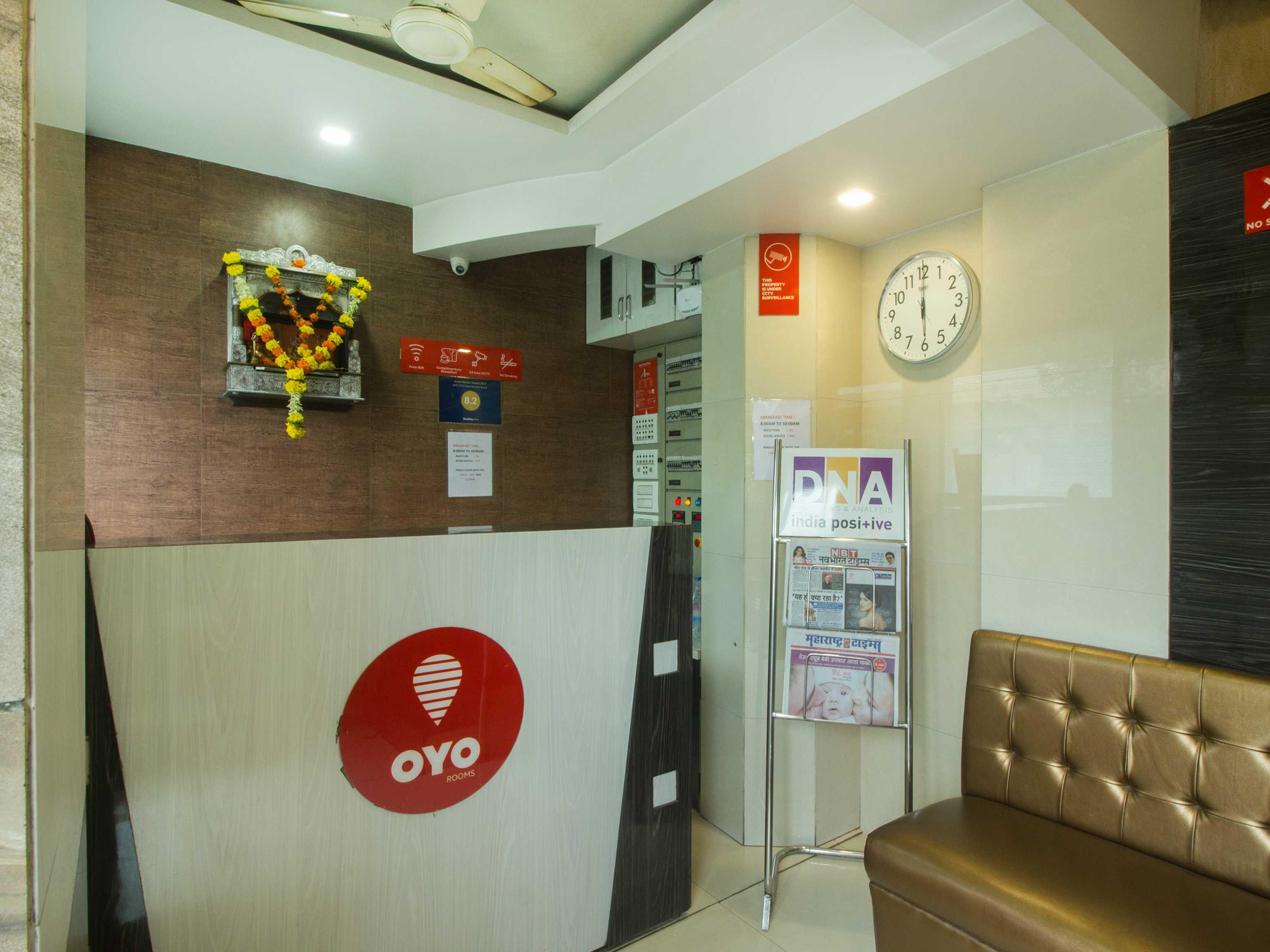 Oyo Hotel Sarovar Grand Kalamboli Exterior foto