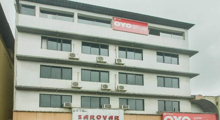 Oyo Hotel Sarovar Grand Kalamboli Exterior foto