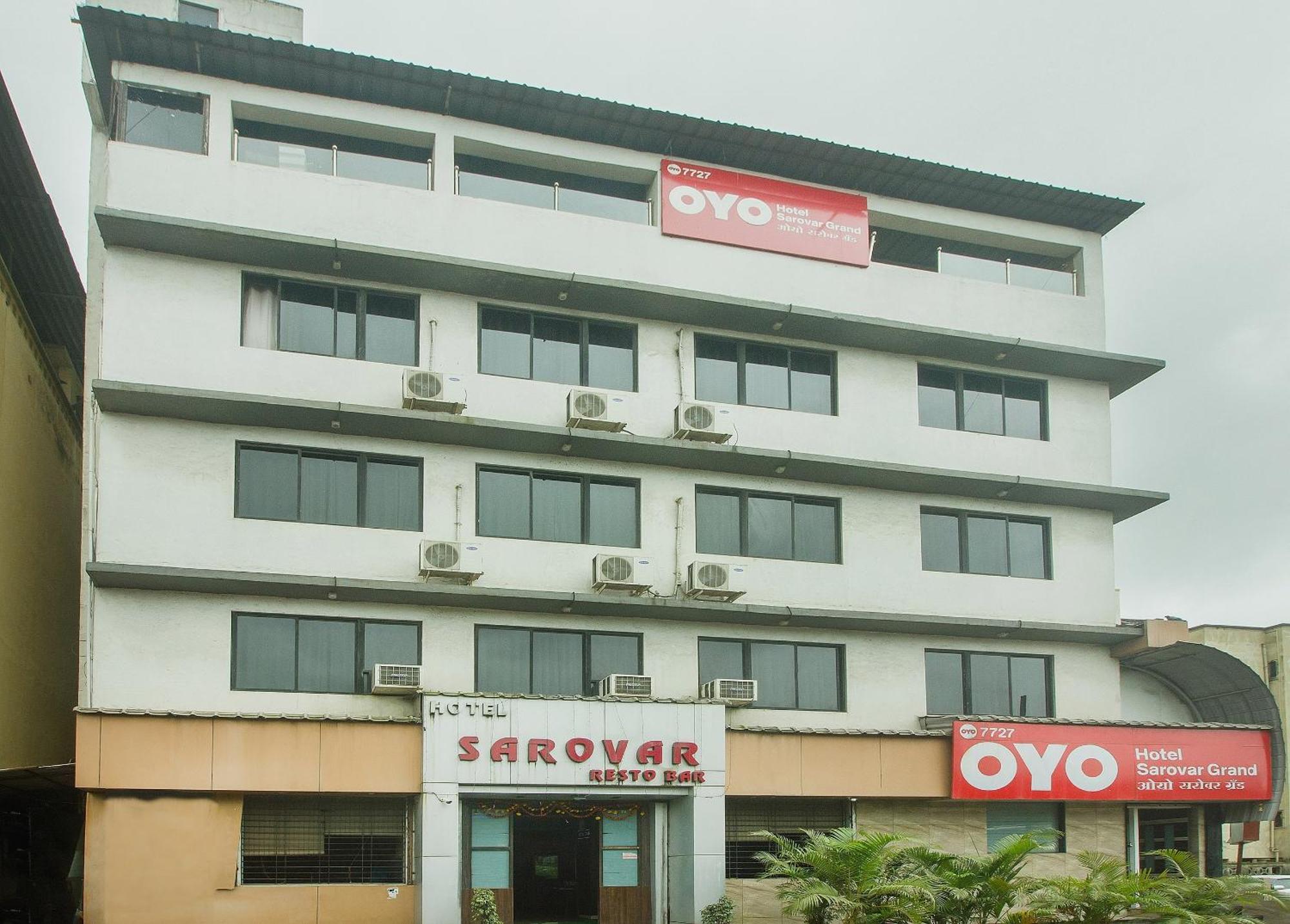 Oyo Hotel Sarovar Grand Kalamboli Exterior foto